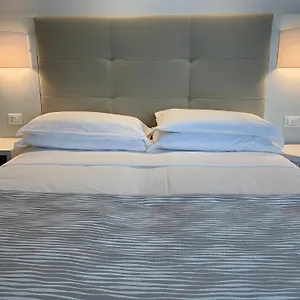 hotel-nizza-frontemare.hotelslidodijesolo.com/