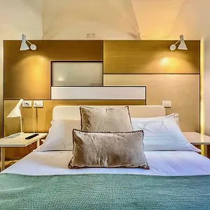 santacroce-luxury-rooms.lecce-hotels.com/